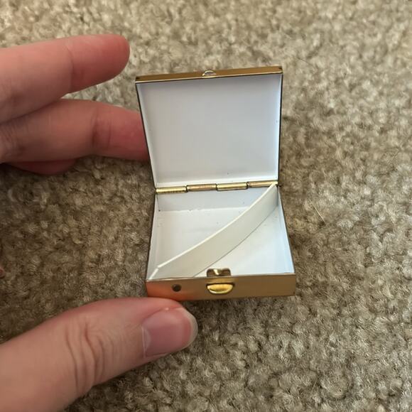 Vintage Bircraft brass and acrylic pill box with red rose Shadowbox lid - Picture 4 of 6